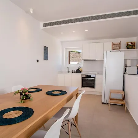 Deluxe Maisonette With Private Jacuzzi Apartment *